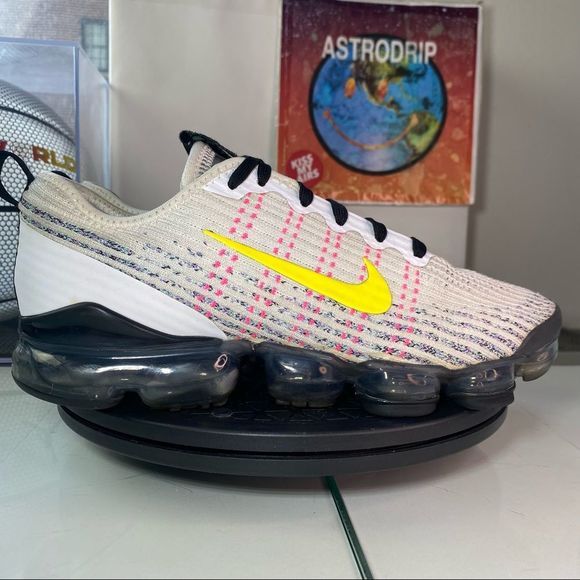 vapormax white dynamic yellow